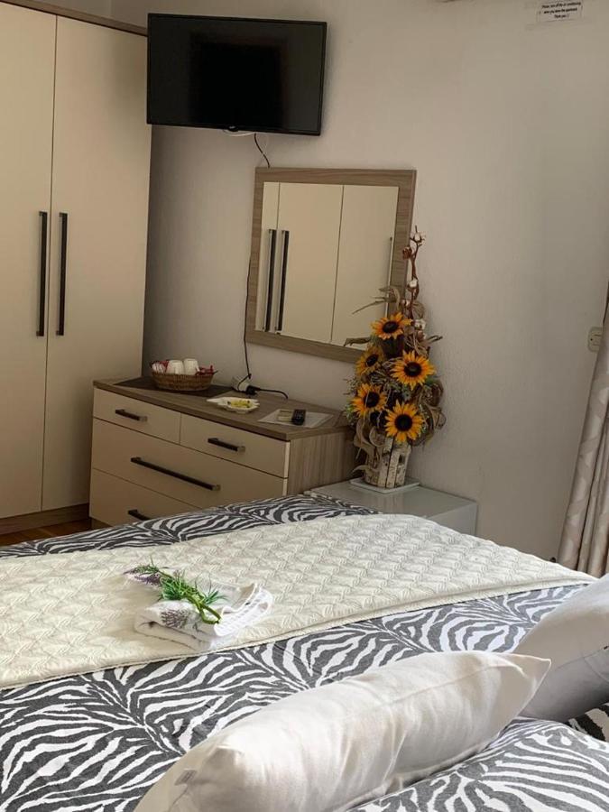 Apartment And Room Hoselito Makarska Buitenkant foto